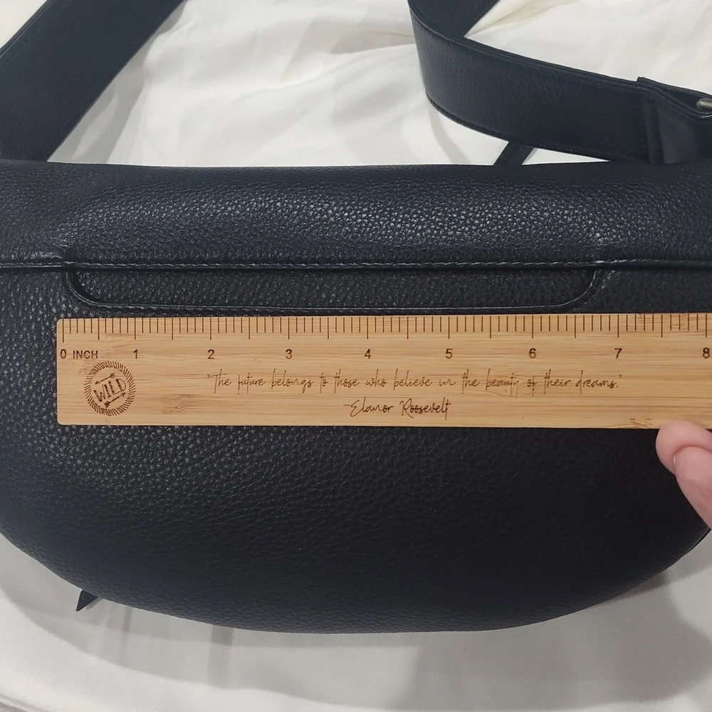 HOBO Hunter Medium Belt Bag In Black - Picture 5 of 12